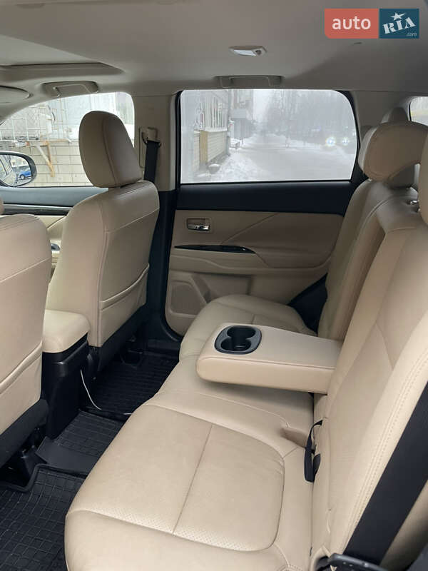 Mitsubishi Outlander 2015