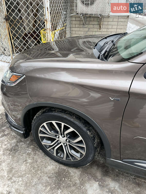 Mitsubishi Outlander 2015