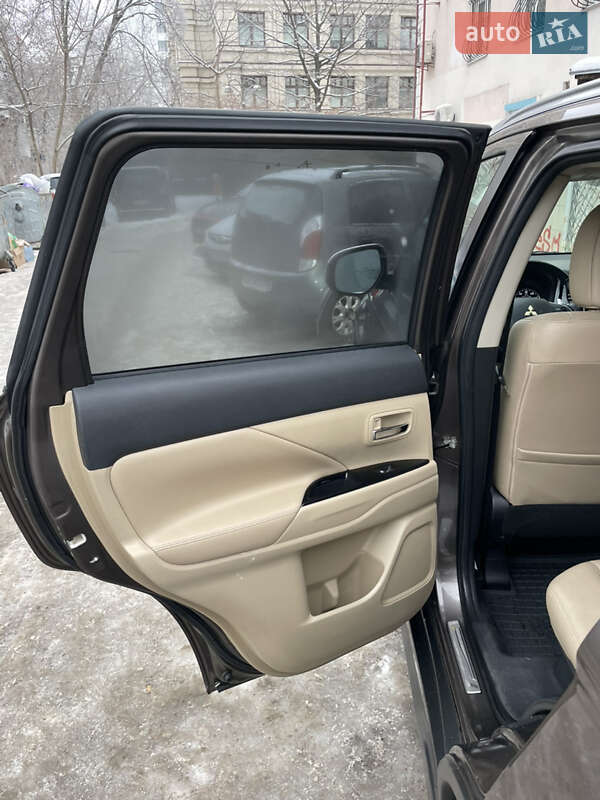 Mitsubishi Outlander 2015