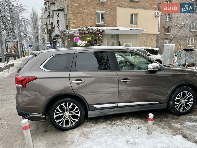 Mitsubishi Outlander 2015