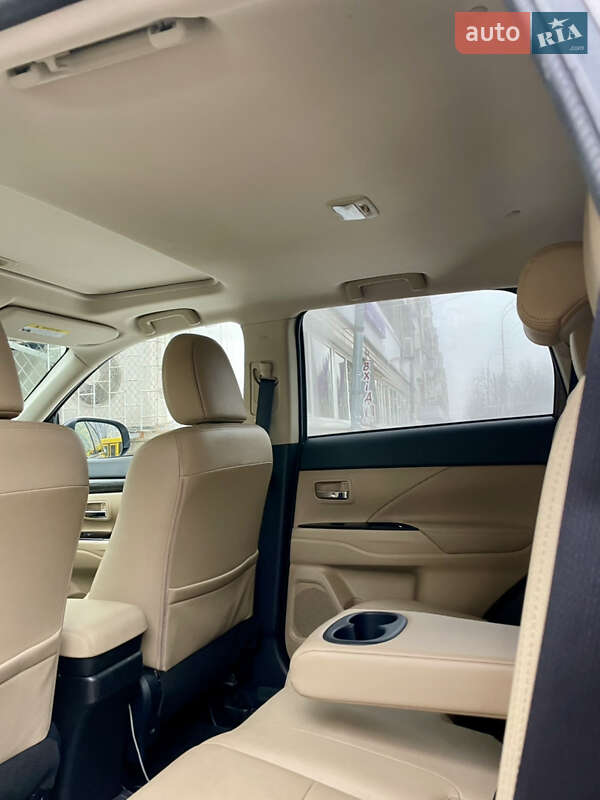 Mitsubishi Outlander 2015