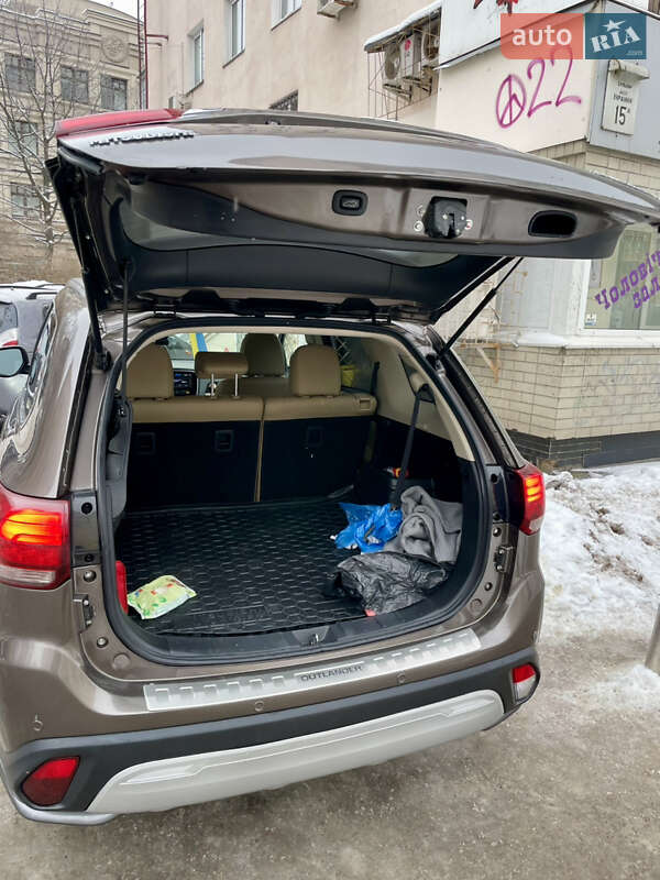 Mitsubishi Outlander 2015