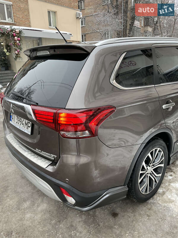 Mitsubishi Outlander 2015