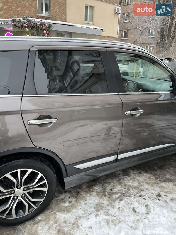 Mitsubishi Outlander 2015