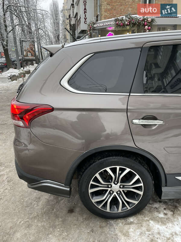 Mitsubishi Outlander 2015