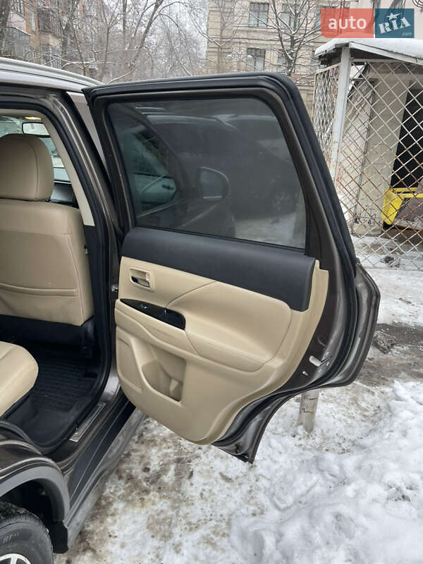 Mitsubishi Outlander 2015