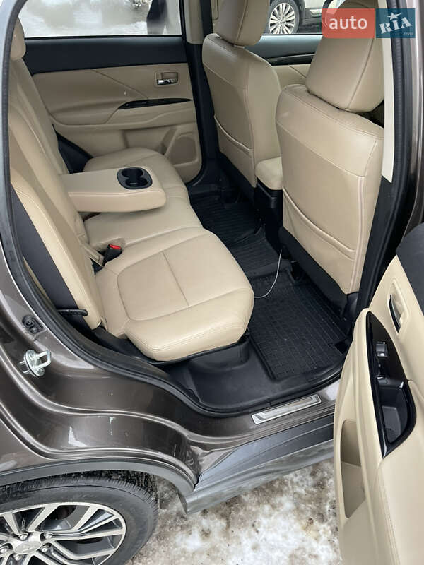 Mitsubishi Outlander 2015