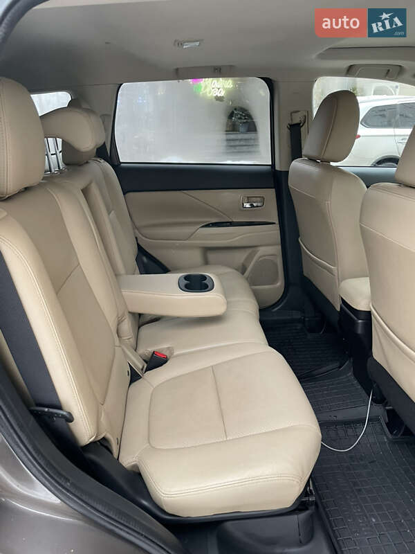 Mitsubishi Outlander 2015