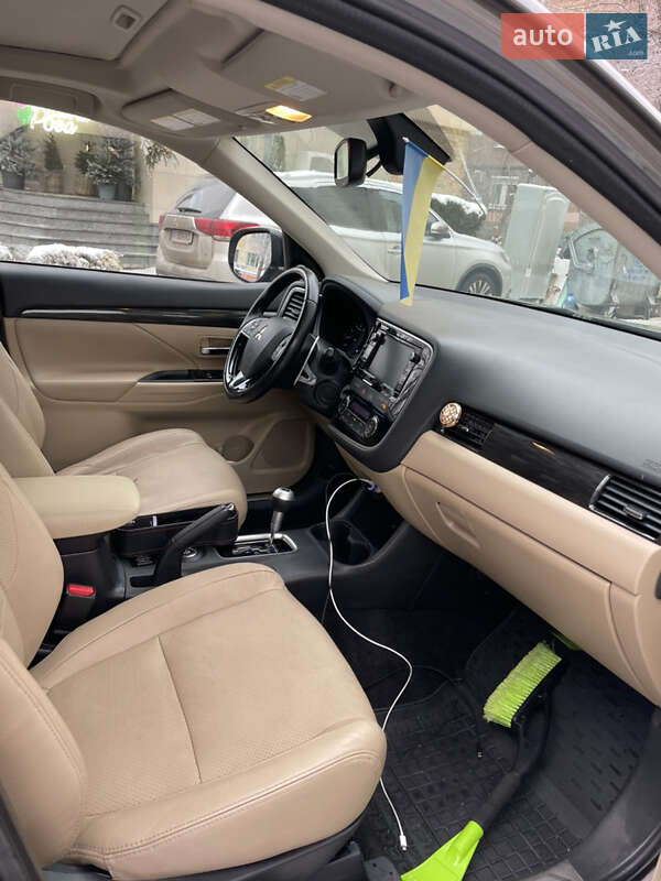 Mitsubishi Outlander 2015