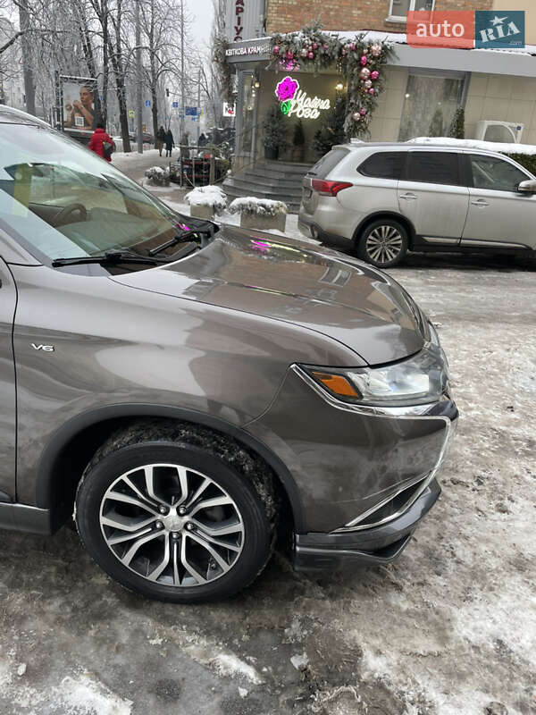 Mitsubishi Outlander 2015