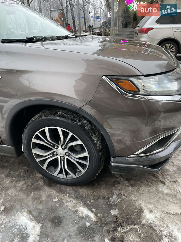 Mitsubishi Outlander 2015