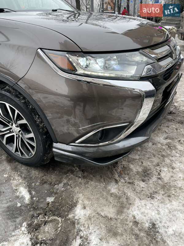 Mitsubishi Outlander 2015