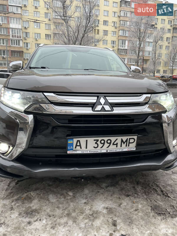 Mitsubishi Outlander 2015