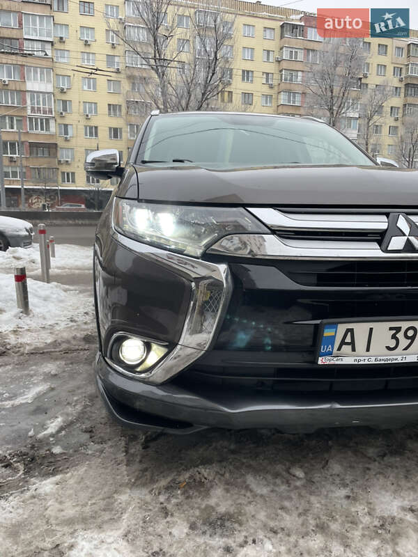 Mitsubishi Outlander 2015