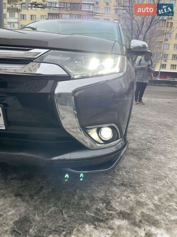 Mitsubishi Outlander 2015