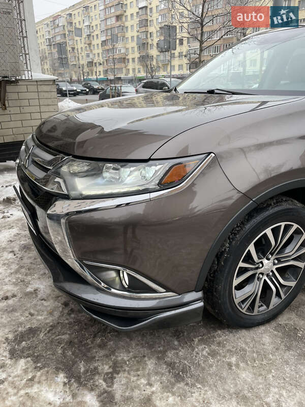Mitsubishi Outlander 2015
