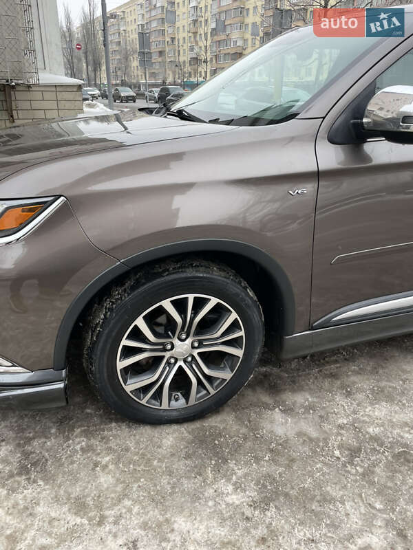 Mitsubishi Outlander 2015