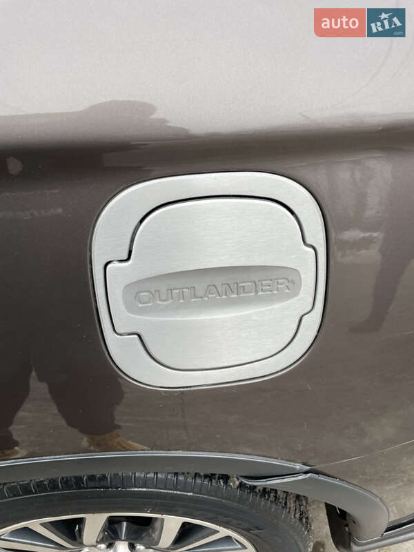 Mitsubishi Outlander 2015