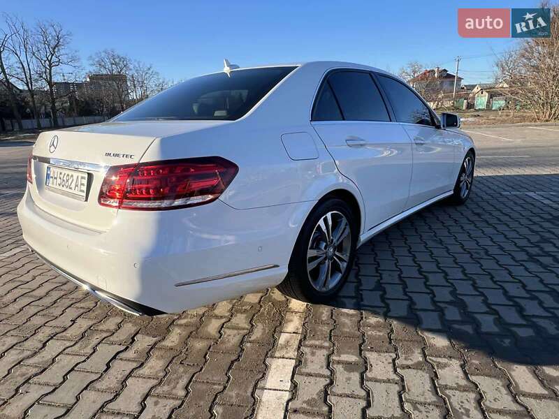 Mercedes-Benz-8