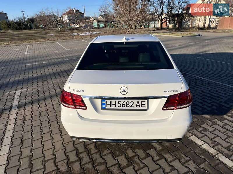 Mercedes-Benz-0