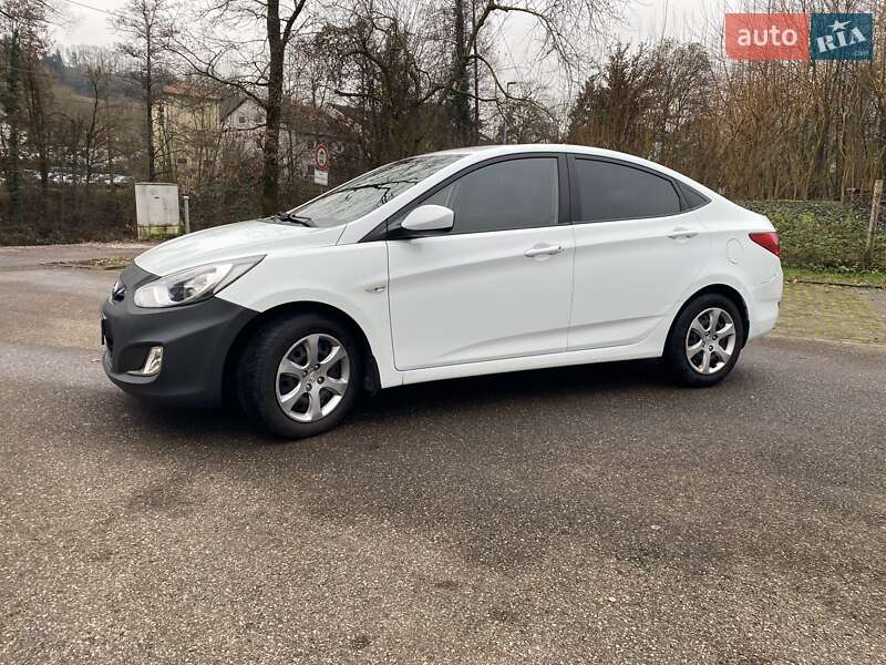 Hyundai Accent 2011