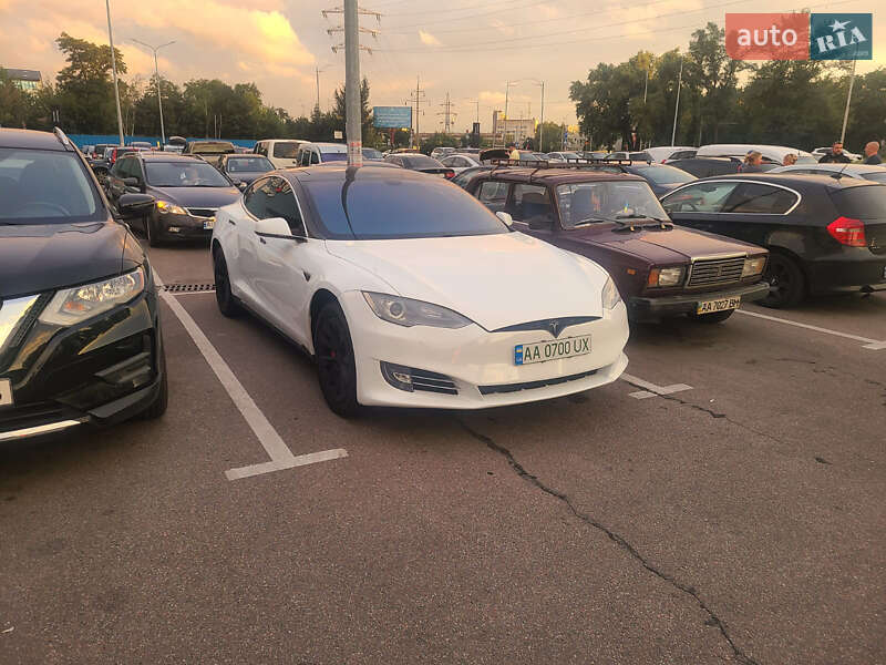 Tesla Model S 2013