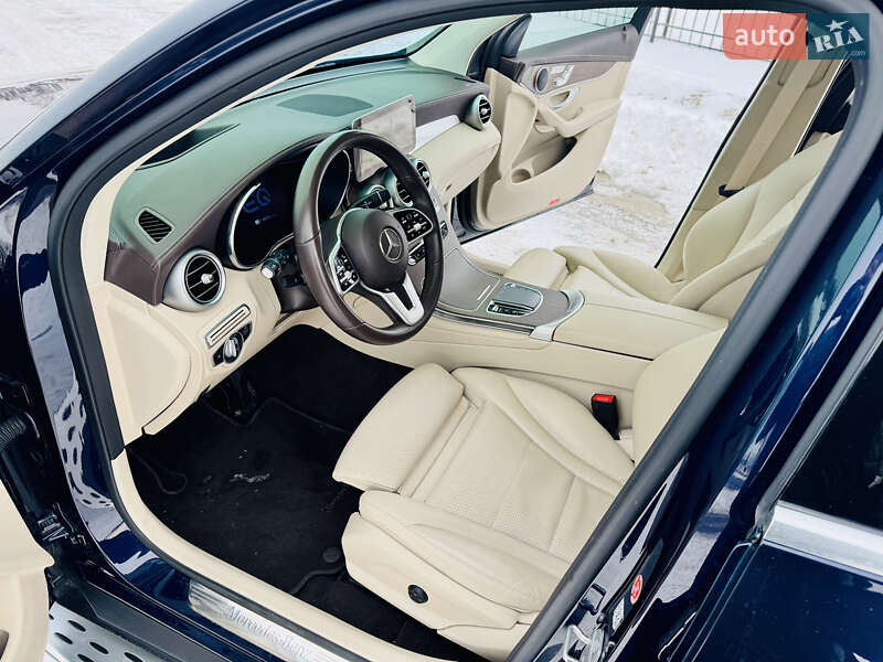 Mercedes-Benz GLC-Class 2021