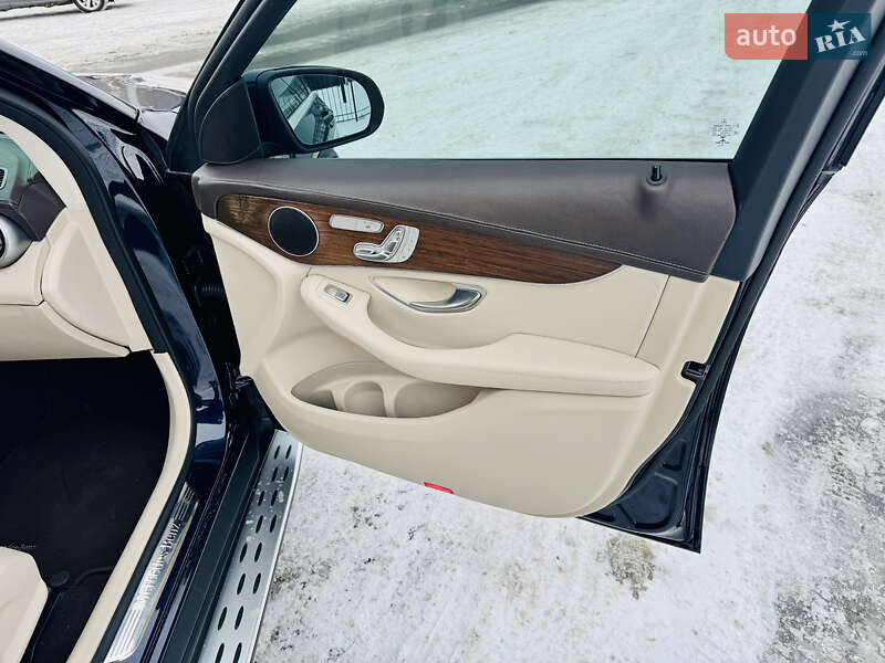 Mercedes-Benz GLC-Class 2021