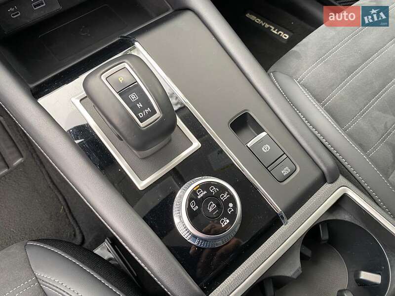 Mitsubishi Outlander 2024