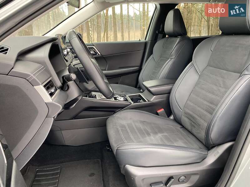 Mitsubishi Outlander 2024