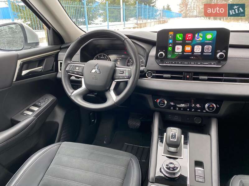 Mitsubishi Outlander 2024