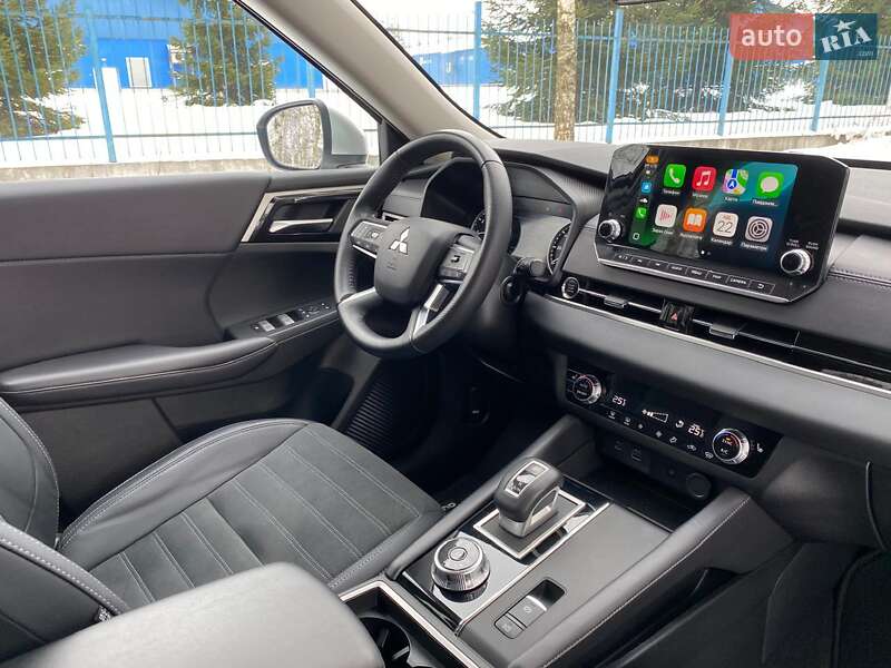 Mitsubishi Outlander 2024