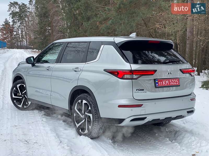 Mitsubishi Outlander 2024