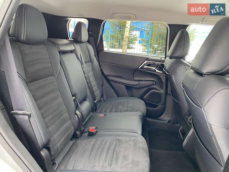 Mitsubishi Outlander 2024