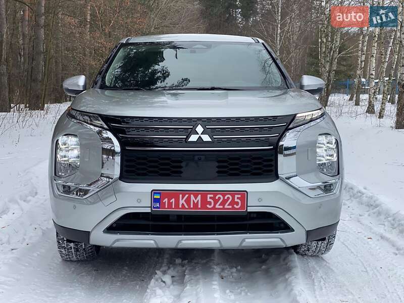 Mitsubishi Outlander 2024