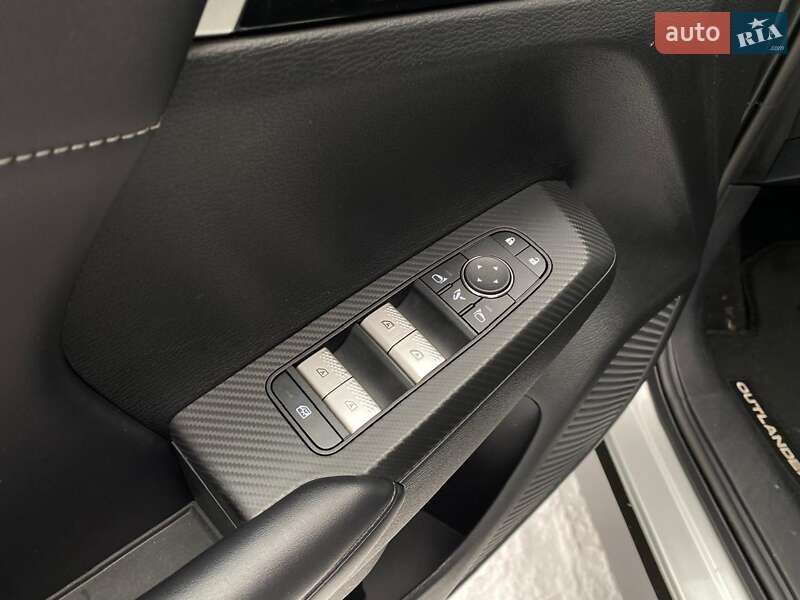 Mitsubishi Outlander 2024