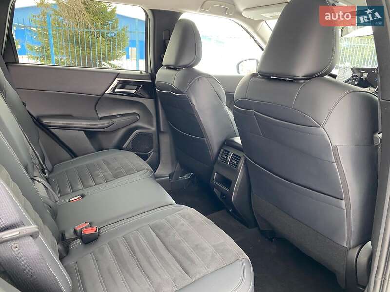 Mitsubishi Outlander 2024