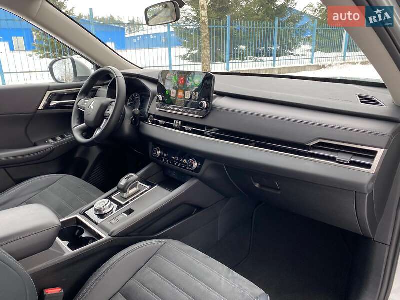 Mitsubishi Outlander 2024