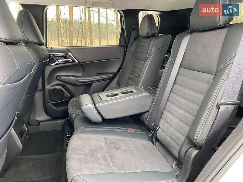 Mitsubishi Outlander 2024