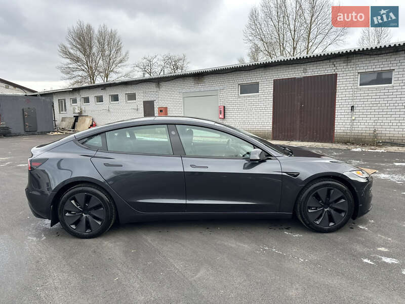 Tesla Model 3 2024