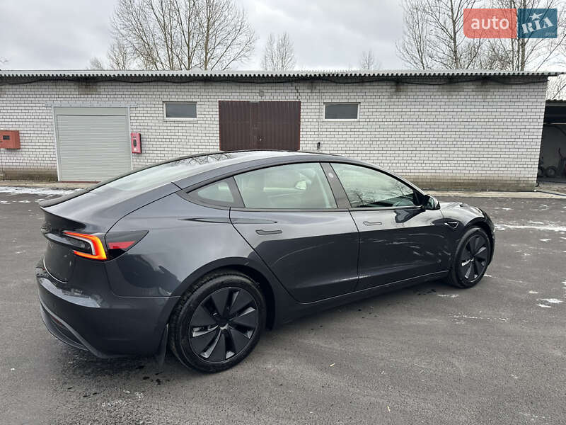 Tesla Model 3 2024