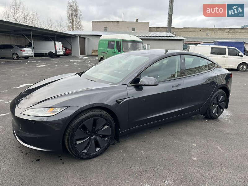 Tesla Model 3 2024