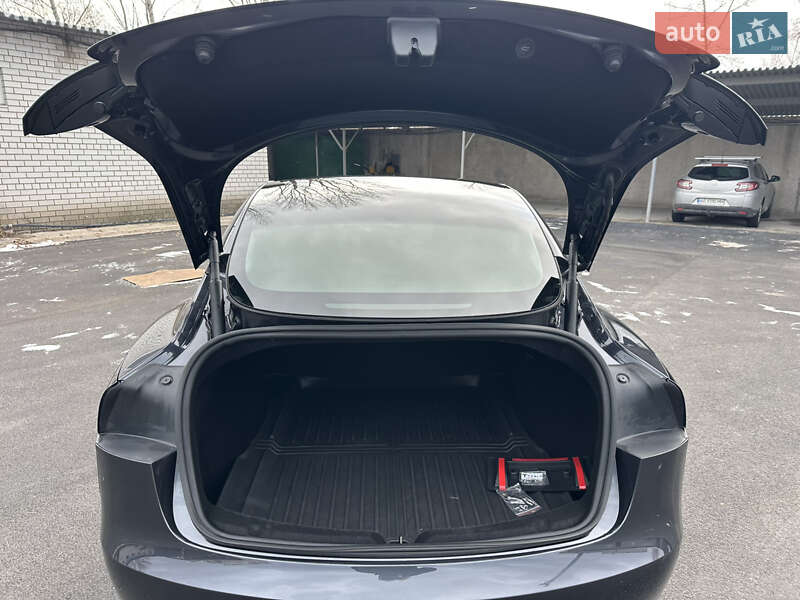 Tesla Model 3 2024