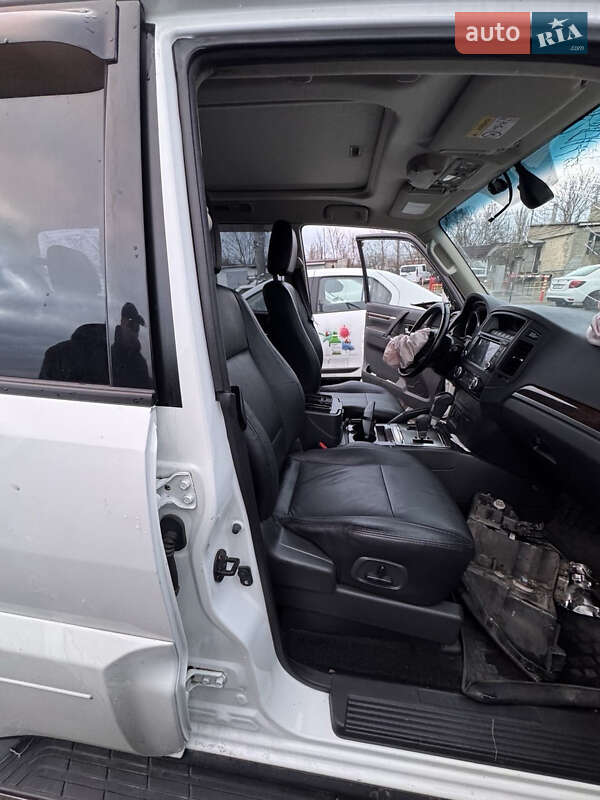 Mitsubishi Pajero 2013