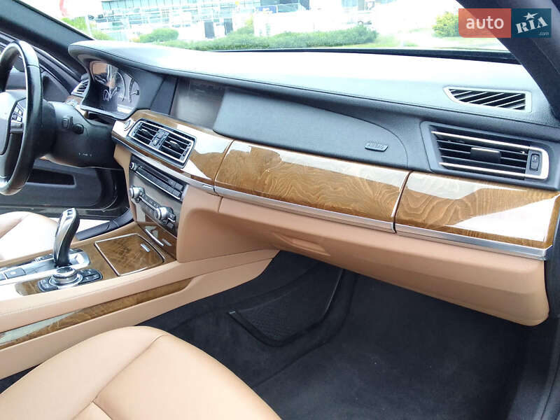 BMW 7 Series 2011