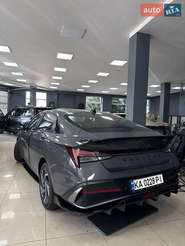 Hyundai Elantra 2025