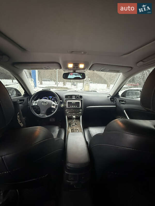 Lexus IS 2011