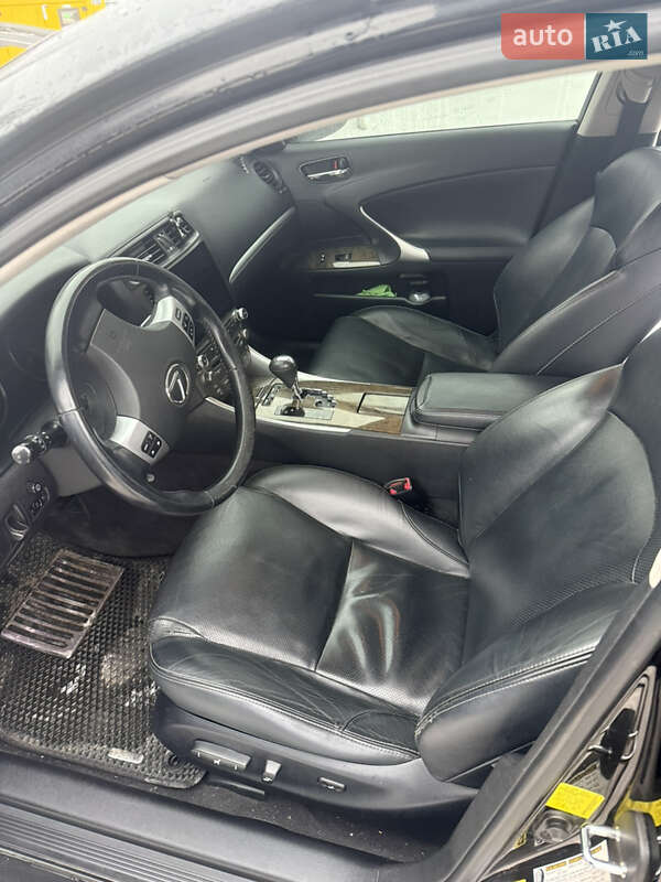 Lexus IS 2011