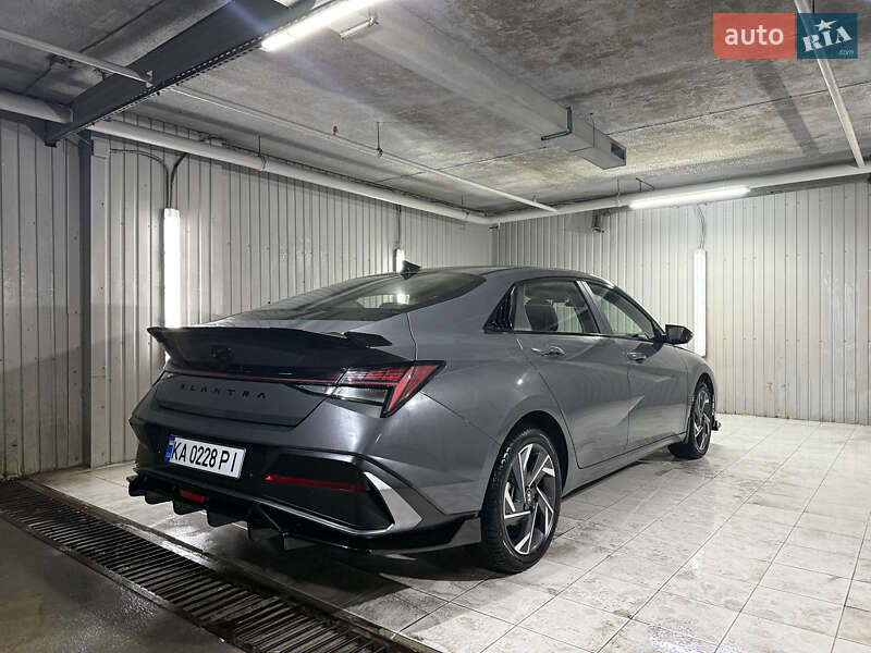 Hyundai Elantra 2025