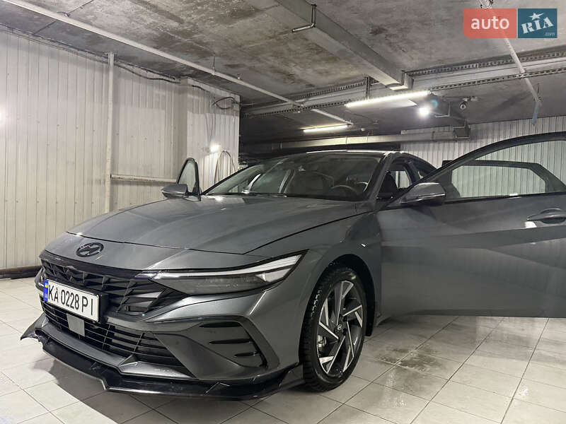 Hyundai Elantra 2025